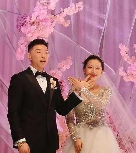 烧饼老婆叫什么名字:烧饼老婆的资料及照片