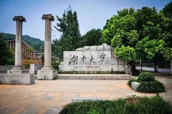 江西都昌那个要带着奶奶上大学的女孩考上了什么学校,近况如何?