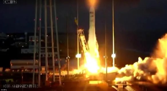 点火后6秒发生爆炸!美国“天鹅座”航天飞船惨遭不幸