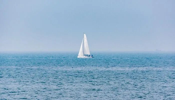 劈波斩浪的意思