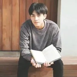 宋威龙学历太低了吧 他为什么不上学了