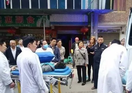 学生逃课徒手扒火车是怎么回事？