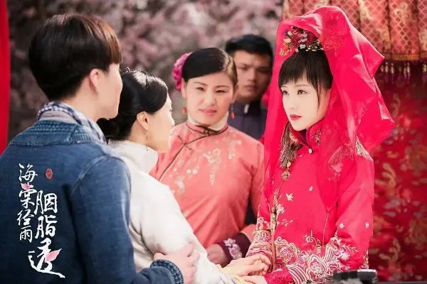 如何评价国产新剧《海棠经雨胭脂透》?