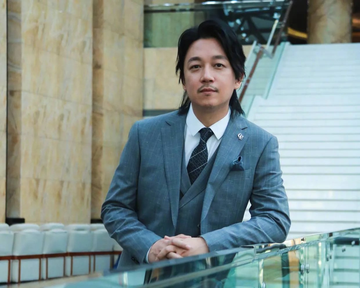 虽然说潘粤明的演技炉火纯青，为啥又能火一把？