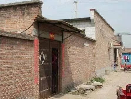 湖南老太有百万积蓄，花30万打扮自己却不理穷女儿，老太为什么会这么做？