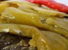 大庆饮料瓶腌酸菜拧开瞬间爆炸，腌酸菜的时候应当注意哪些？