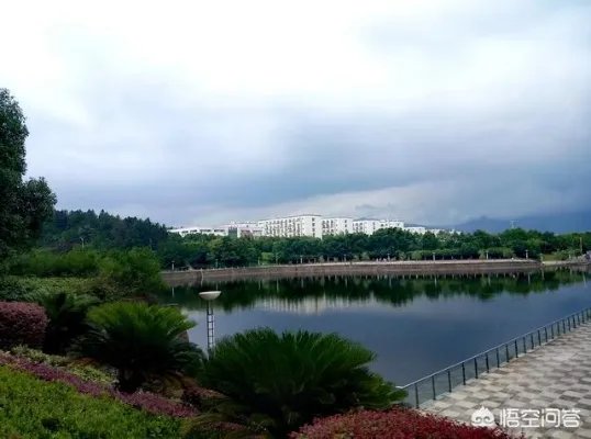 江西中医药大学穷吗