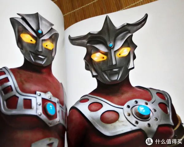 不打小怪兽！奥特曼45周年纪念画册 入手