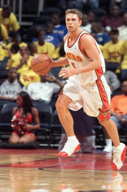 威少对阵热火狂摘18个篮板，如何看待他为了场均三双刷数据的行为？