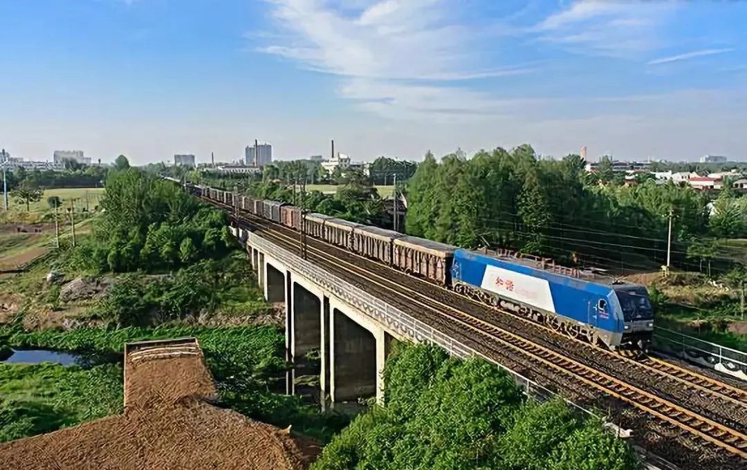 京广高铁部分列车晚点2小时以上,你知道这其中的原因吗?