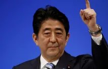 日本院方表示安倍的枪伤触及心脏，凶手为何能如此精准的击中他？