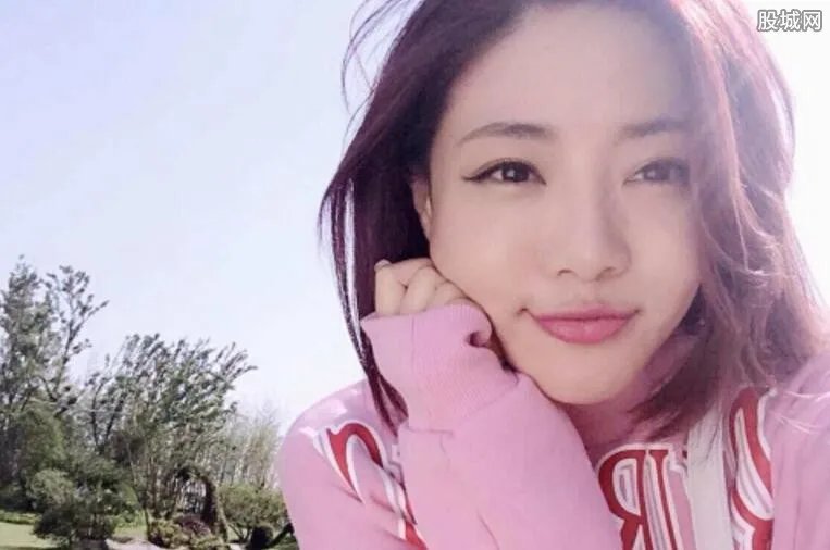 邓家佳老公是谁？邓家佳老公个人背景大揭秘