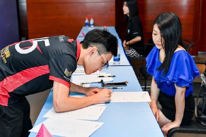 持证上岗!全国首批电竞注册运动员今日颁发证书