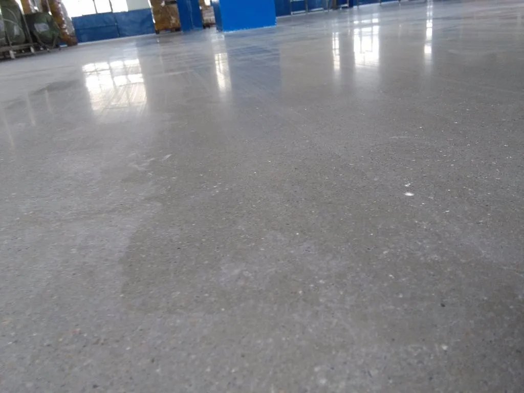 水泥地面太滑怎么办