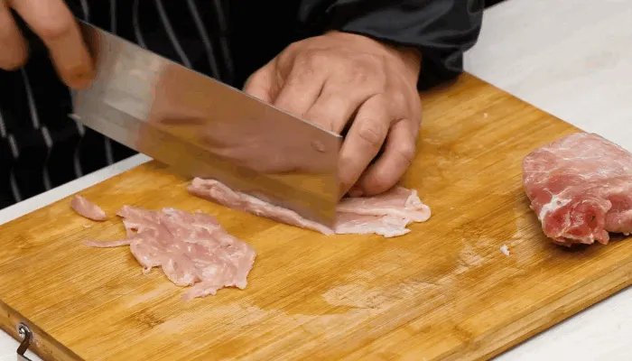 黄花菜炒肉丝的做法 肉丝黄花菜的家常做法