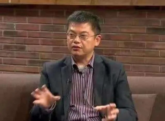 篮球评价员杨毅与苏群，你更喜欢哪个人的解说？为什么？