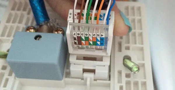 公牛网线插座怎么接