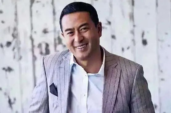 张嘉译的个人资料简介:张嘉译老婆叫什么名字