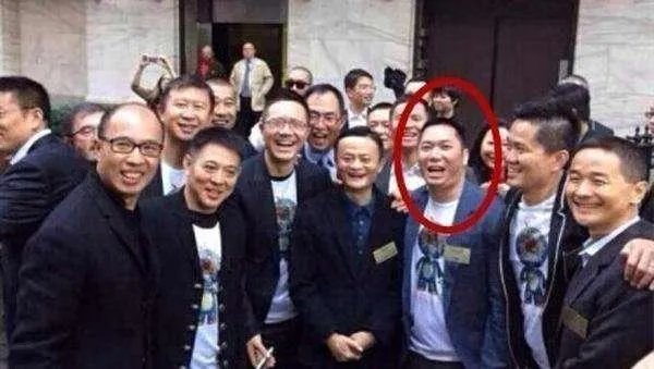 赵薇老公黄有龙为什么能在30多岁身价几十亿？