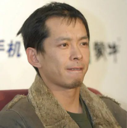 岳小军老婆是娱乐圈里的人吗 网友戏称其艳福不浅