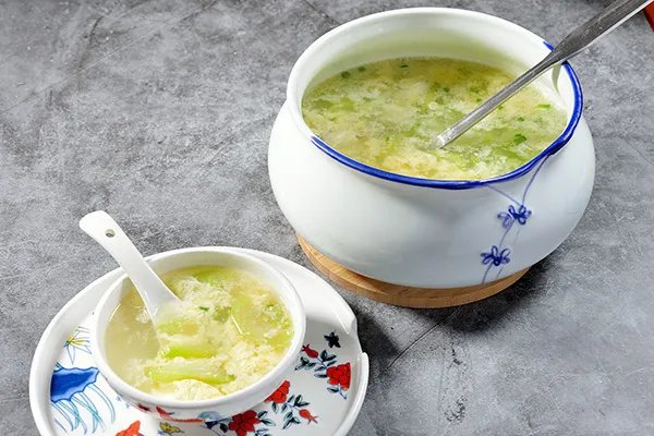 丝瓜汤怎么做才好喝 鸡蛋丝瓜汤的做法