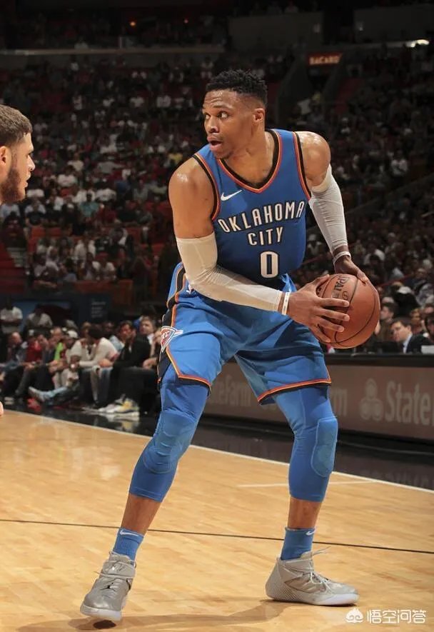 威少对阵热火狂摘18个篮板，如何看待他为了场均三双刷数据的行为？