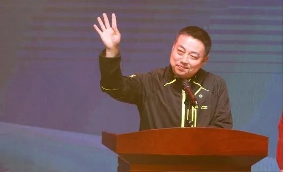 中国最好的乒乓球电视解说员是谁?