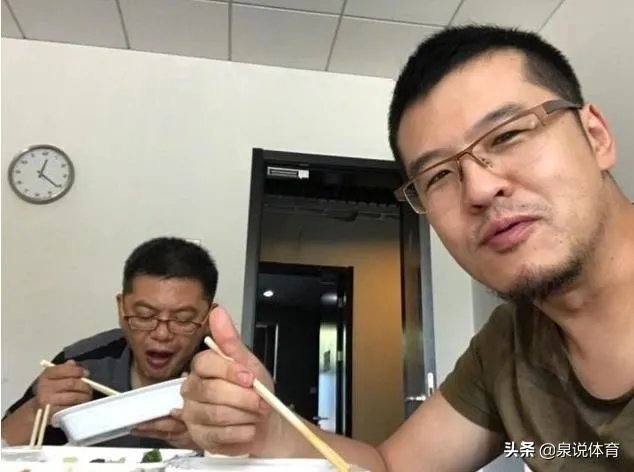 篮球评价员杨毅与苏群，你更喜欢哪个人的解说？为什么？
