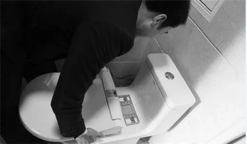 抽水马桶配件起到什么作用 安装抽水马桶配件的详细步骤