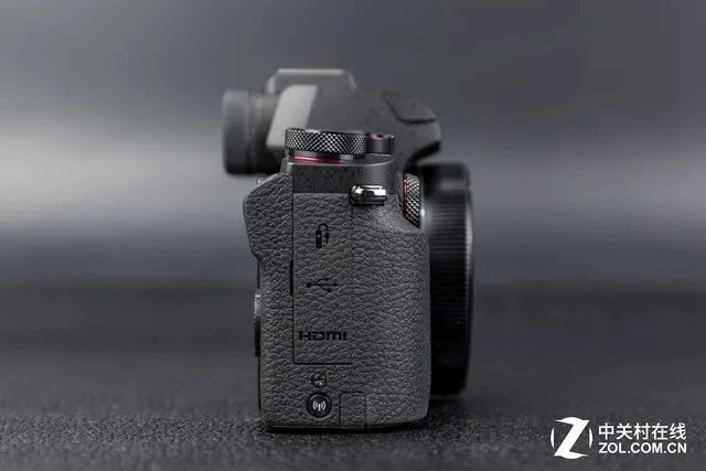 口袋里有“怪兽” 佳能G1 X Mark III评测