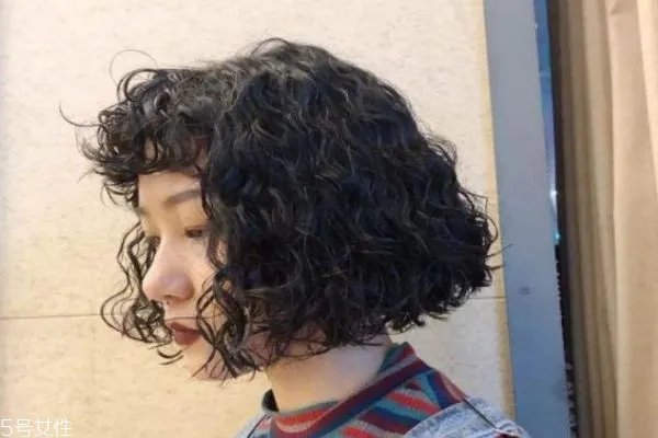 羊毛卷怎么卷 羊毛卷短发发型图片