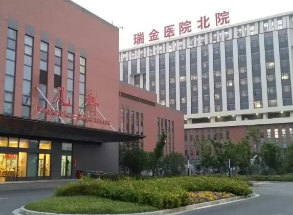 不帮群众开闸门?瑞金医院安保是如何回应这件事的?