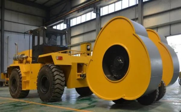 冲击压路机是什么样子的机械设备？