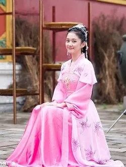 何天心的人物资料