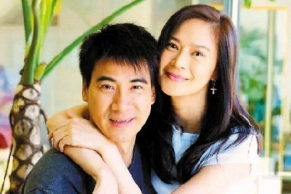 琼瑶女郎俞小凡的丈夫多次出轨,为何她一再的选择隐忍?