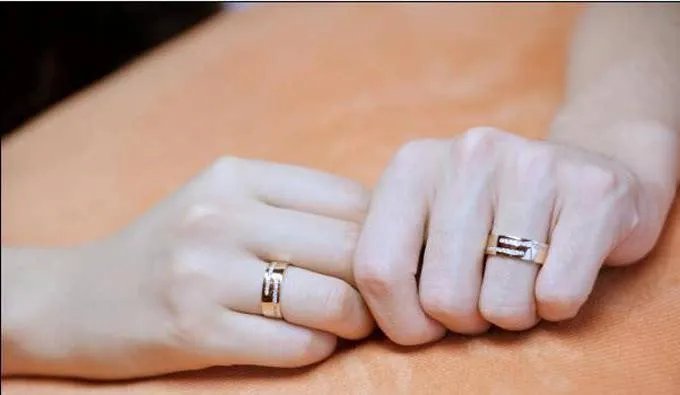 男生戴戒指五个手指的含义 佩戴不同材质戒指有什么含义