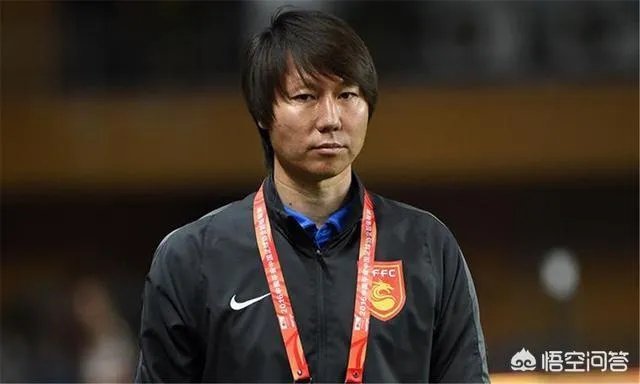 知名足球媒体人袁野爆料称，国足主帅三周后出炉，22冠王领跑，李铁还有机会吗？