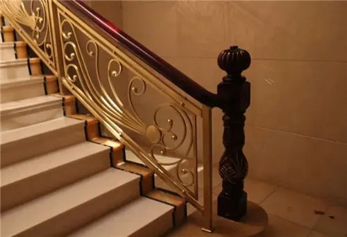 楼梯扶手高度是多少