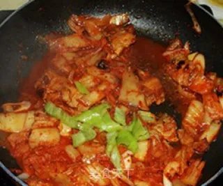 辣白菜炒五花肉