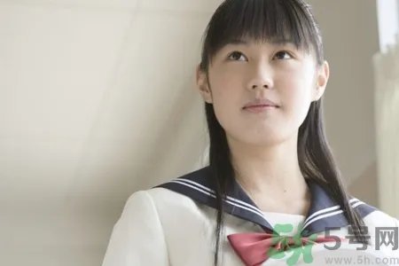 初中生女生的标准胸围是多少？初中女生正常胸围是多少？