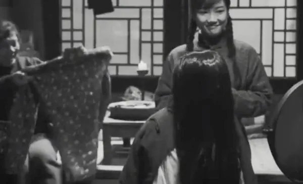 咒怨要拍电视剧,你觉得恐怖片中最烂俗的梗是什么?