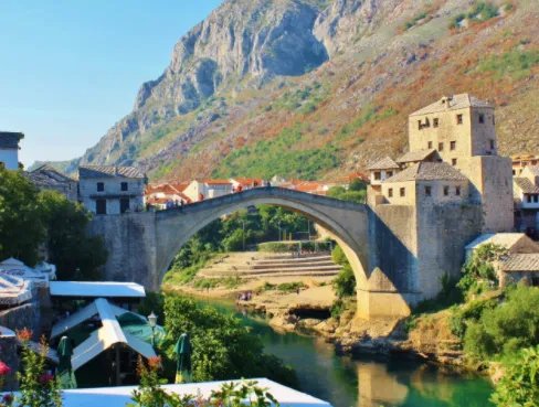 成都女子失联被找到却不愿回国,其父亲表示痛心,这名女子到底怎么了?