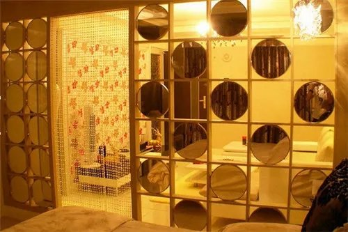 玄关珠帘隔断效果图 家居一抹浪漫气息