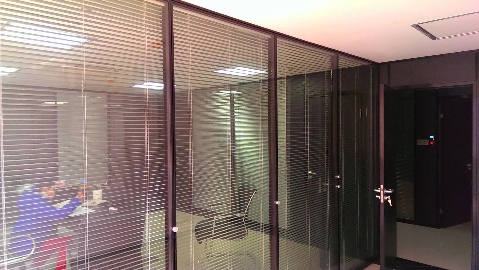 办公室适合挂什么窗帘