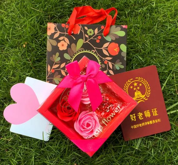 老师结婚学生应该送什么礼物好 送老师礼物禁忌有哪些