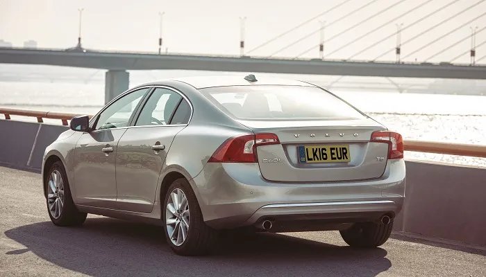 如何防止汽车爆胎 如何预防汽车爆胎