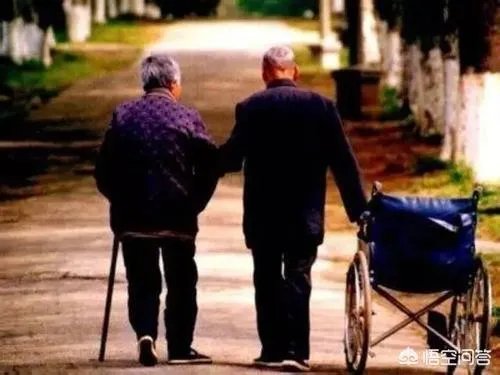 长沙9岁遇害男童舅舅:百余人围观疯子暴行,如果是你们的孩子呢。你怎么看?