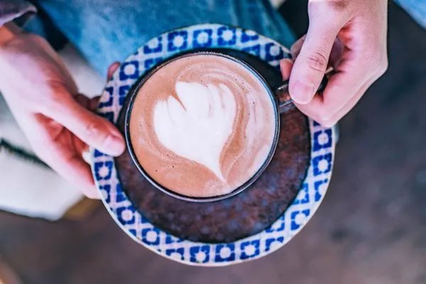 东革阿里咖啡可以喝酒吗?