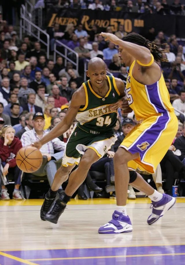 雷阿伦在哪个球队退役