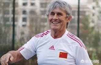 知名足球媒体人袁野爆料称，国足主帅三周后出炉，22冠王领跑，李铁还有机会吗？